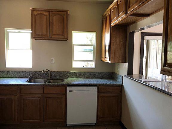 3rd image of 2911 E Vista St APT C