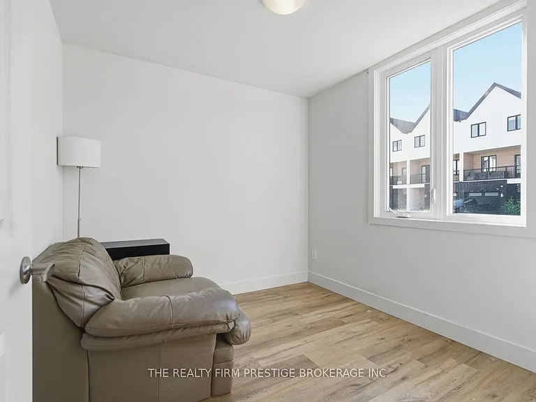 1595 Capri Cres #28 — Photo 5