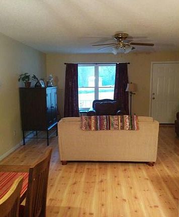 2nd image of 2240 Betts Ln