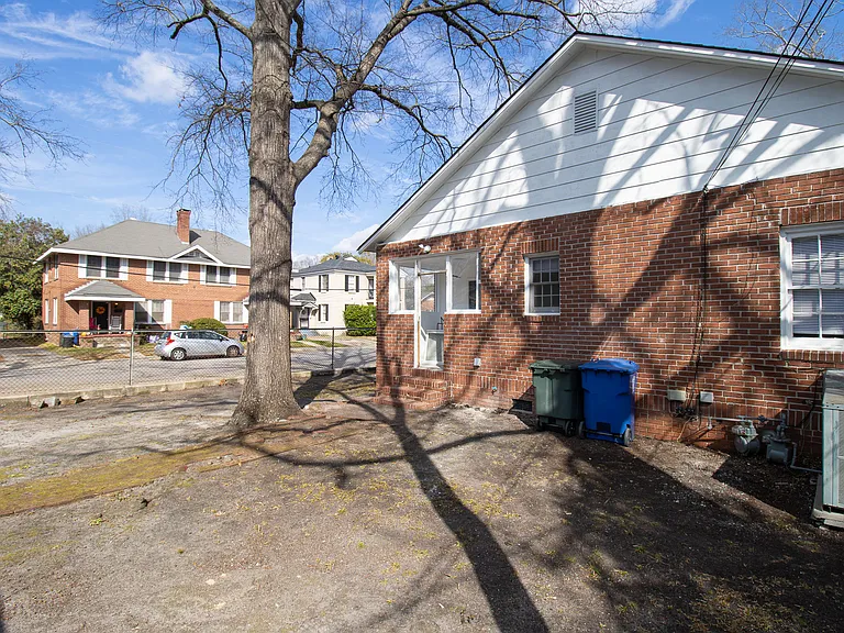 1420 Franklin St — Photo 22