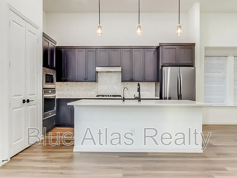 235 Woodson St — Photo 3