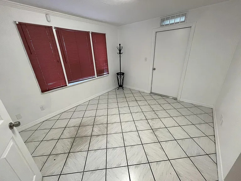 15 S Dollins Ave #B — Photo 6