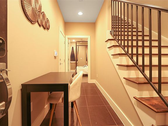 5th image of 2105 Hadley St