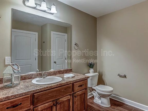 5th image of 145 Bruin Dr #123