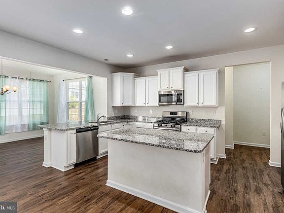 4th image of 61 Bayside Dr