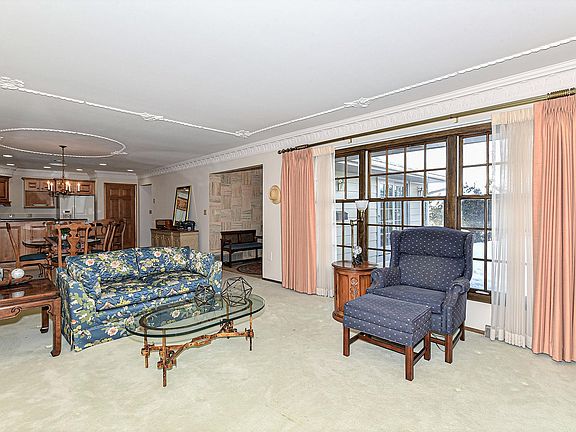 3rd image of 5258 Woodbridge Ln S #5258