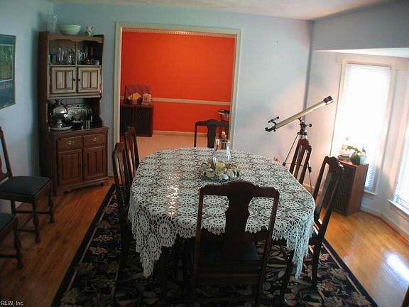 5th image of 220 Woodbridge Dr