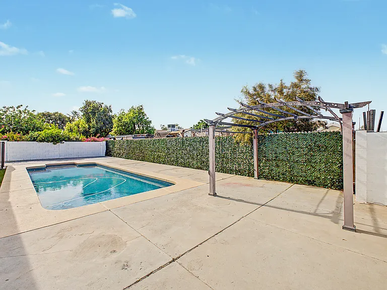 2nd patio area