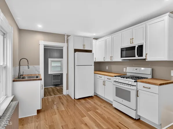 2 Kittler Ave, Adams, MA 01220