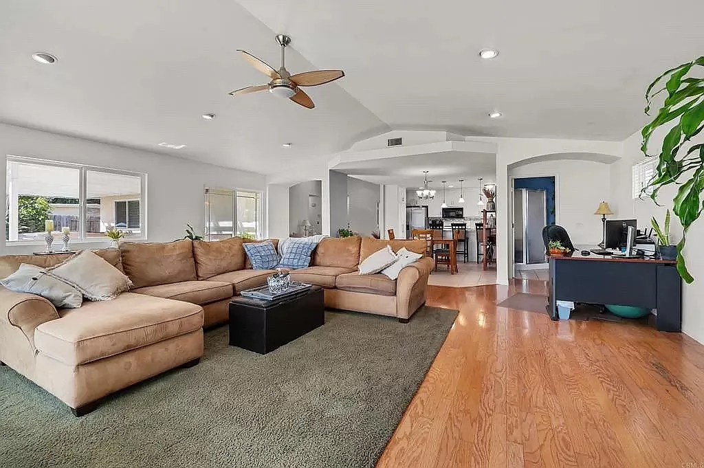 4919 Glenhaven Dr — Photo 3