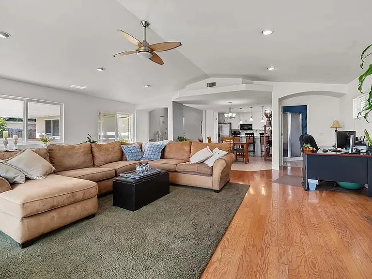 4919 Glenhaven Dr — Photo 3
