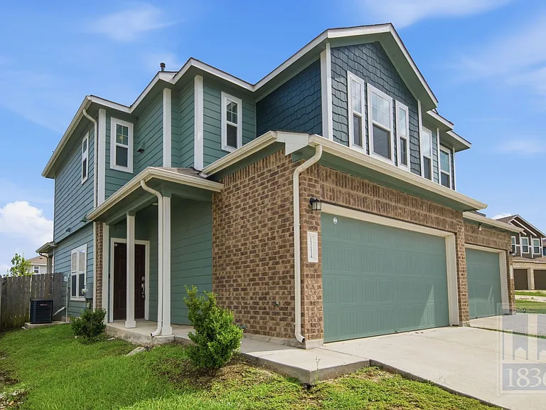 15213 Spruce Frost Cv #A — Photo 2