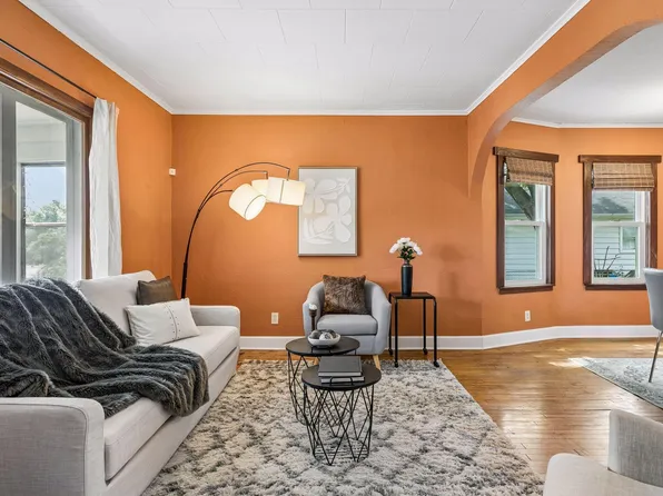 1037 Kent St, Saint Paul, MN 55117