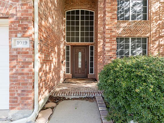 3rd image of 1019 Bellcrest Dr