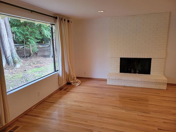 3rd image of 18502 NE 25th St