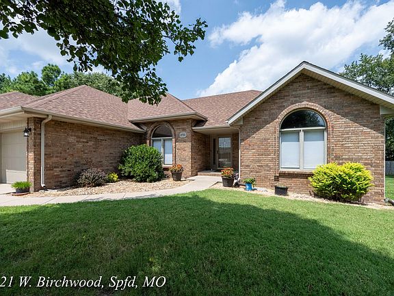 3rd image of 3721 W Birchwood Court