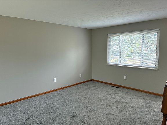 4th image of 5071 Albany Dr