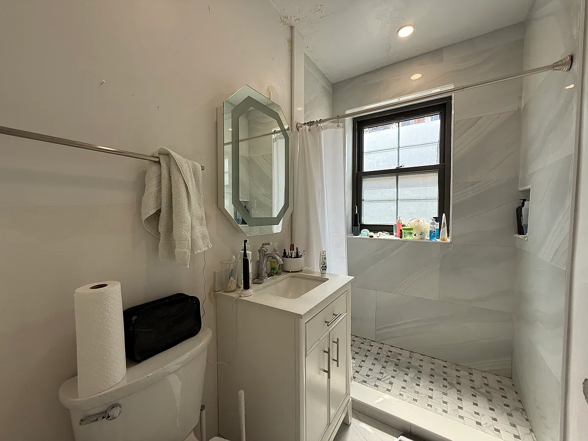 Building Photo - 337 Tappan St #2