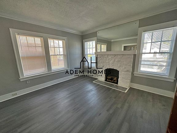 3rd image of 915 N Willett St
