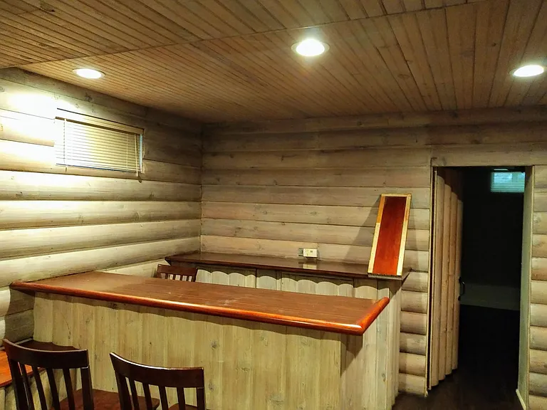 Basement wet bar