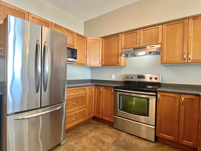 550 Island Hwy S — Photo 11
