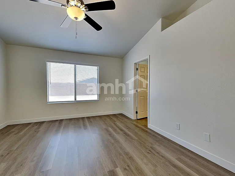 7599 W Vermont Ave — Photo 11