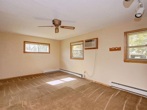 5th image of 14897 Foxhill Ave N