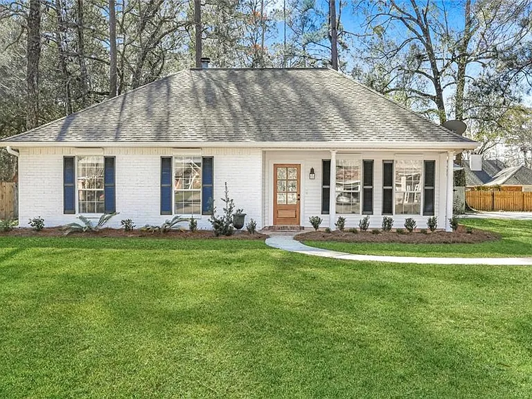 7033 Wynntree Dr — Photo 2