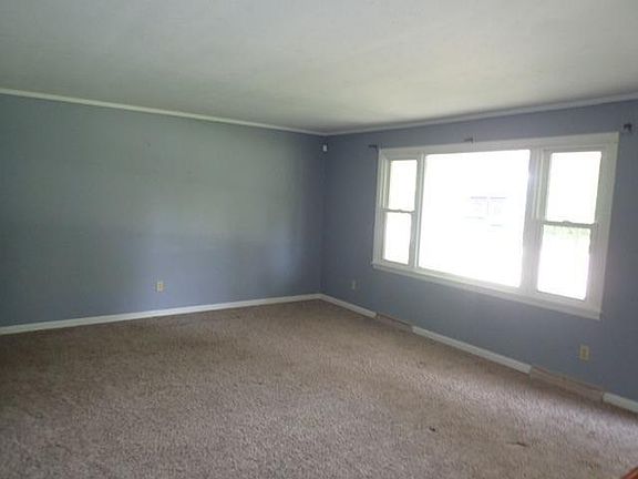 4th image of 2238 Birch Dr
