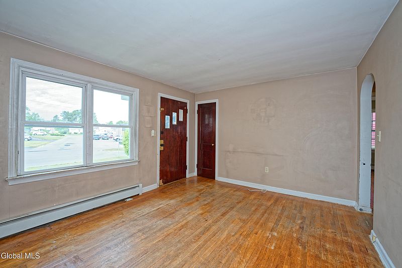 5th image of 1127 Sunrise Boulevard