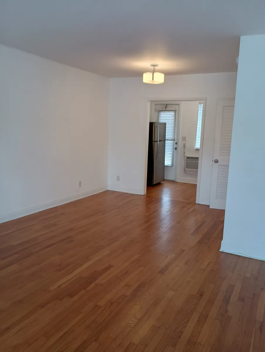 Building Photo - 535 74th St #11