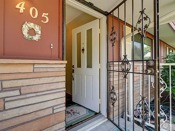 4th image of 405 Hillcrest Drive SE