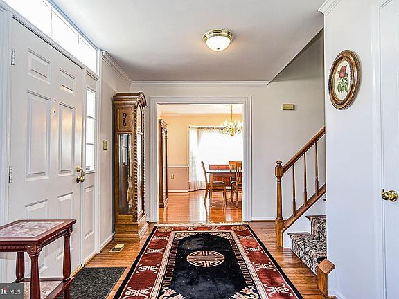 3rd image of 9515 Yardarm Ln