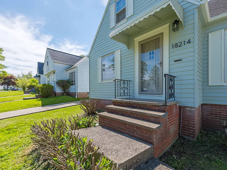 18214 Lewis Dr — Photo 7