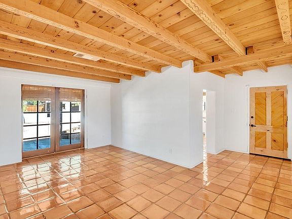 5th image of 3543 E Monte Vista Dr