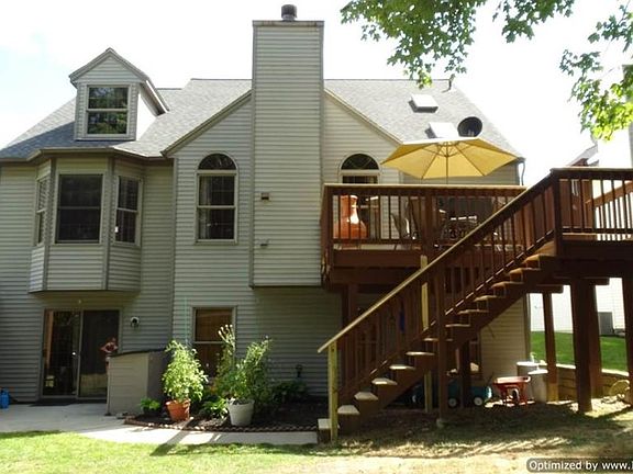 2nd image of 142 Pine Hollow Cir