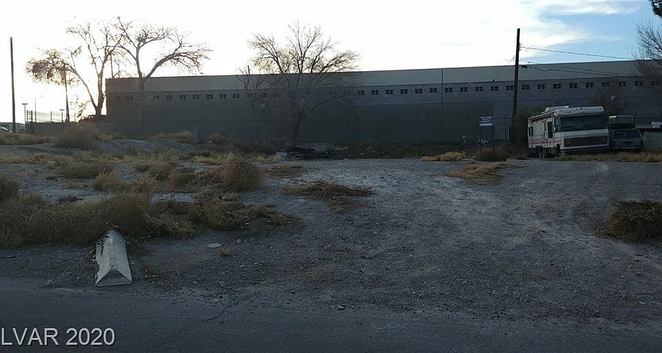 1st image of 924 N 4th St