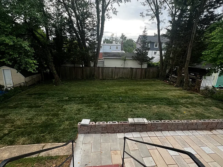 2404 Darrow St — Photo 27