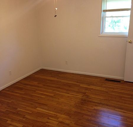 2nd image of 1009 Roberta Dr