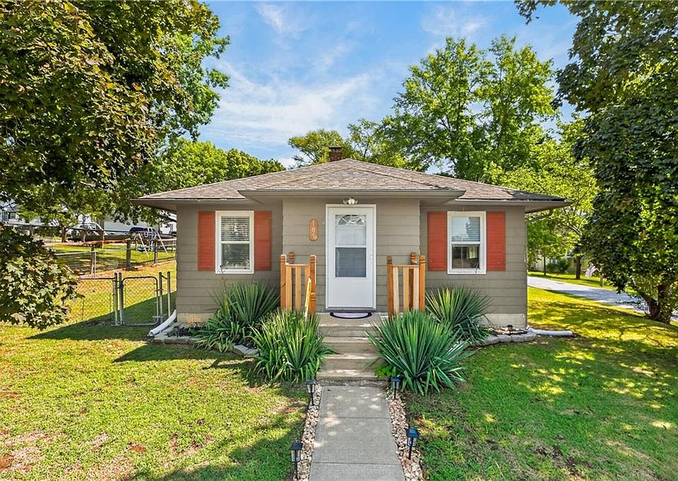1st image of 105 S July St