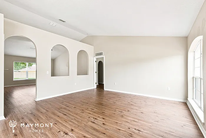4 bed, 2.0 bath, 2156 sqft, $2,275 — Photo 3