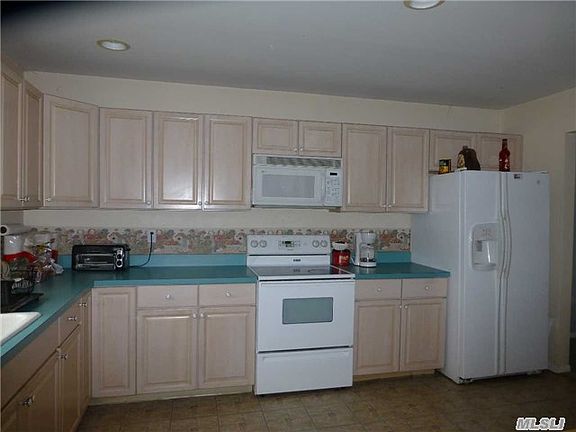 2nd image of 12 Cully St
