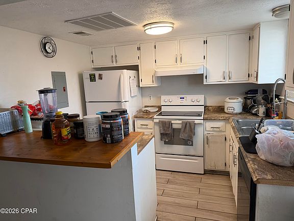 4th image of 3744 E 9th St