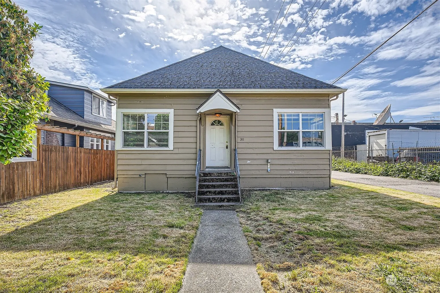311 Smithers Avenue S photo 1