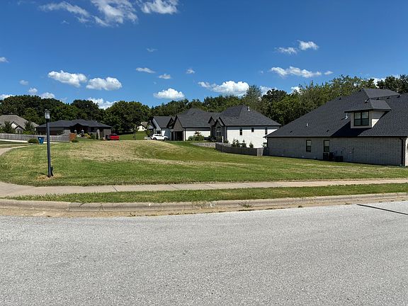 2nd image of 702 S Hickory Drive