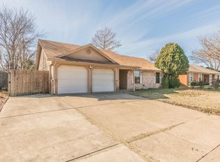 210 Valley Forge Ln, Arlington, TX 76002