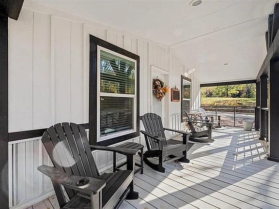 3rd image of 2938 Sweet Home Rd