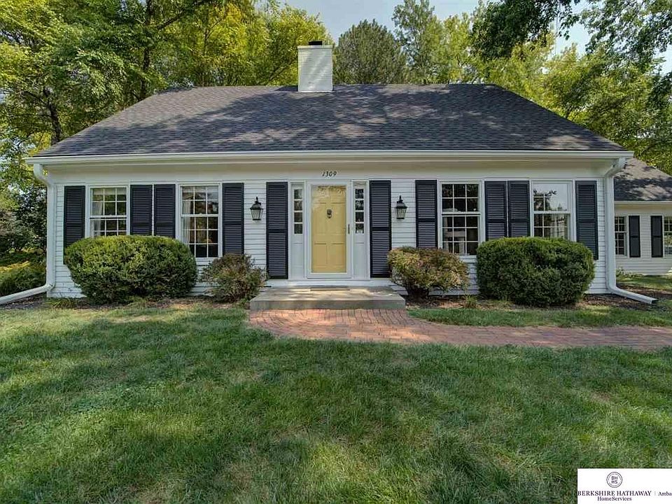 1st image of 1309 S 92nd Cir
