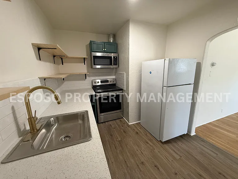 1721 N Van Ness Ave #202 — Photo 4
