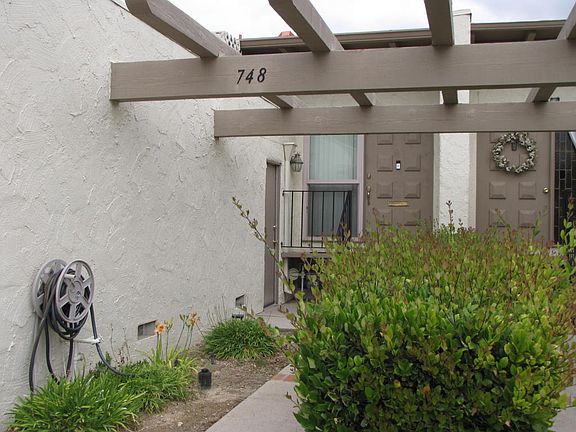 3rd image of 748 N Woodlawn Dr